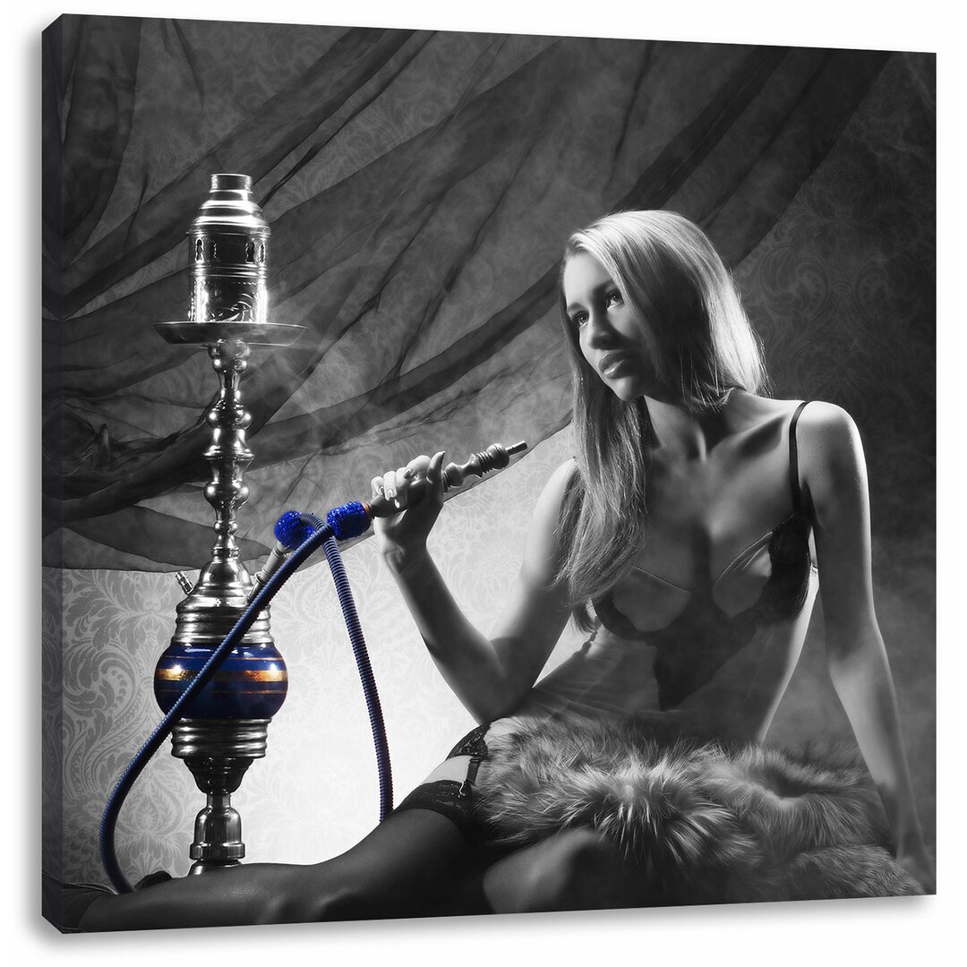 Leinwandbild Frau mit Shisha