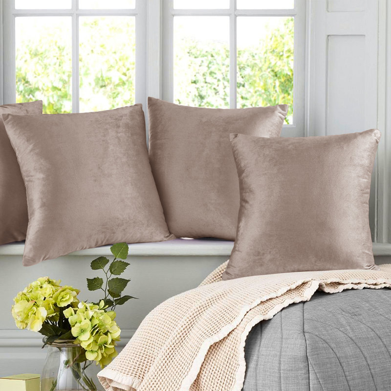 Ensemble de 4 coussins décoratifs en velours Nestl, H 16 po x l 16 po, Taupe