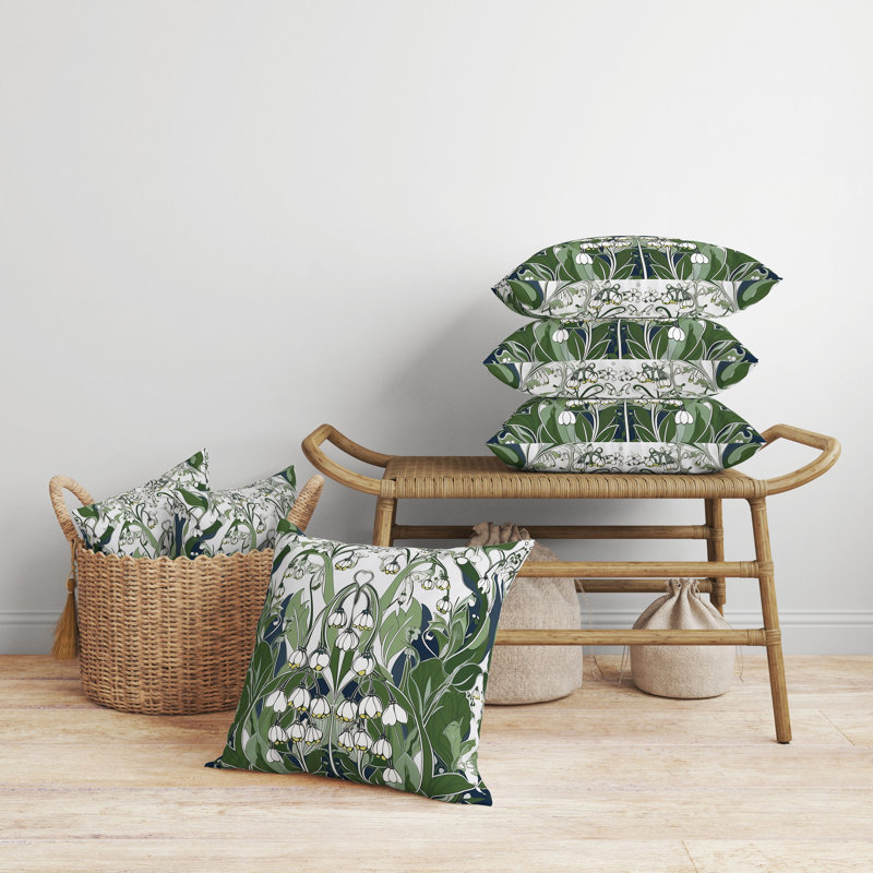Coussin décoratif intérieur / extérieur Lily Of The Valley, H 18 po x l 18 po, Blanc / motif floral vert