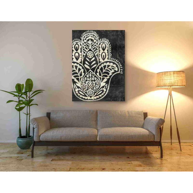 «Night Hamsa I» par Chariklia Zarris, art mural sur toile, H 54 po x l 40 po x P 1,5 po
