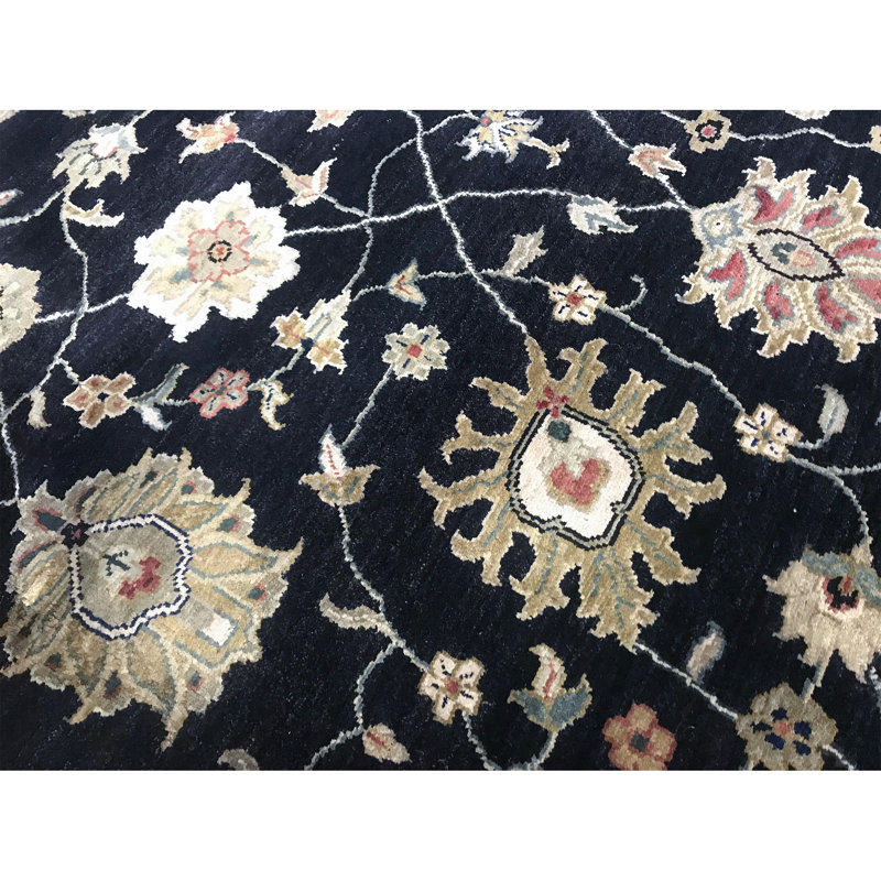 Tapis noir et beige noué à la main de haute qualité
