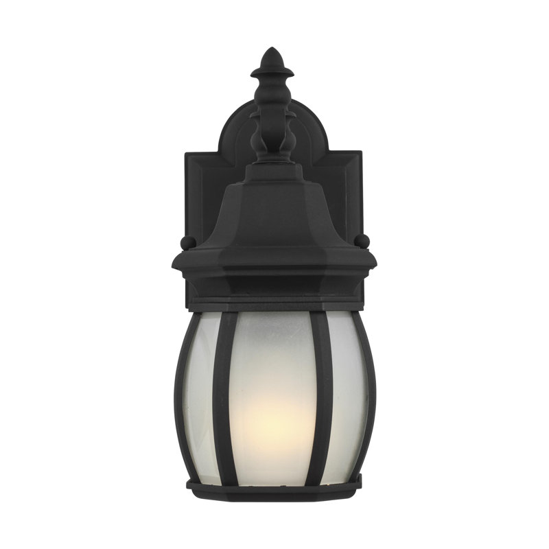 Petite lanterne murale d'extérieur à une lumière Wynfield de Génération Lighting , Noir / givré