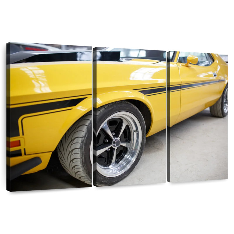 Voiture-musée jaune Mehar, H 20 po x l 33 po