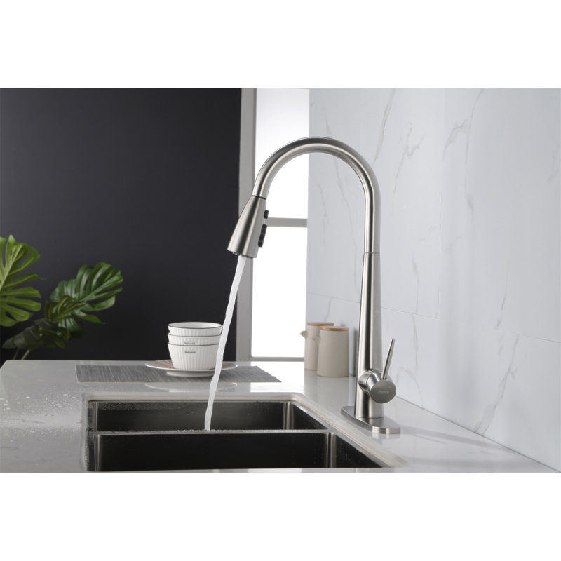 Robinet de cuisine avec pulvérisateur rétractable en nickel brossé, robinet d'évier de cuisine à poignée simple à grande arche avec plaque de pont, robinets de cuisine commerciaux en acier inoxydable moderne
