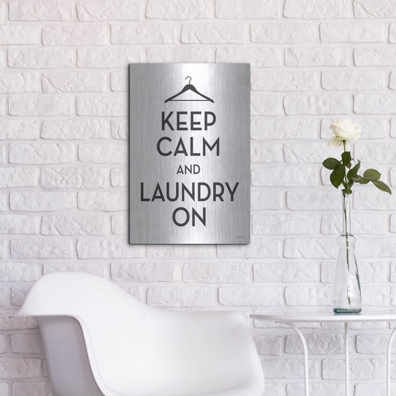  «Keep Calm And Laundry On» par Lettred & Lined, art mural en métal, 16 po x 24 po, H 24 po x l 16 po