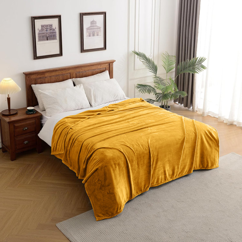Plush Mink Fleece Blanket – Ultra-Soft, Lightweight Throw For All Seasons, 150cm x 200cm, Yellow