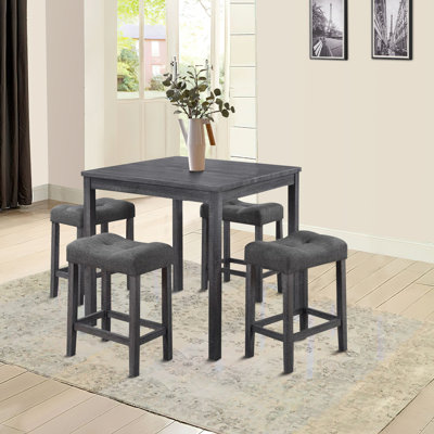 Ensemble repas pour quatre personnes