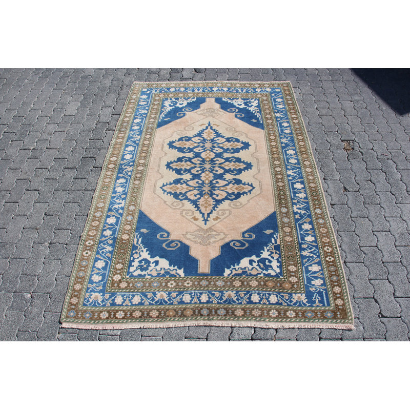 Tapis turc fait à la main avec un design traditionnel - parfait pour la décoration de salon