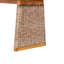 Ensemble de salle à manger d'extérieur brun en bois, conception à lattes, - pieds enveloppés, table et banc en bois à faible entretien nécessitant un abat-jour, surface pour le contrôle de l'eau, durabilité fiable fabriquée à la main