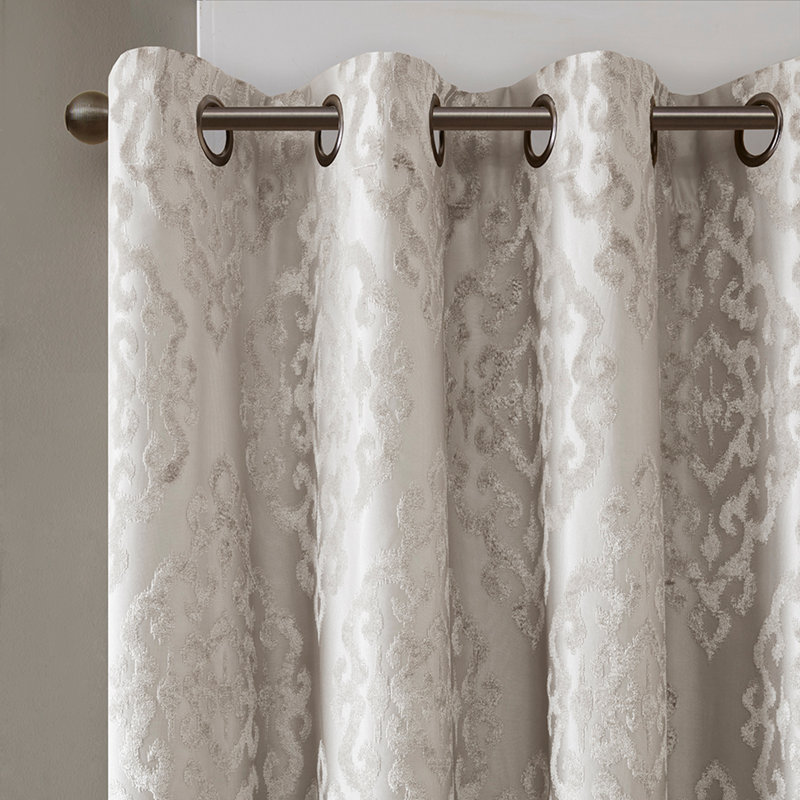 Rideau tricoté en jacquard damassé occultant avec œillets (seulement 1 panneau PC), L 50 po x L 108 po, Argent argent