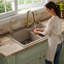 Ensemble d'évier de cuisine à double cuve à montage sur le dessus 60/40 Karran Quartz 33 "X 22"-50597880