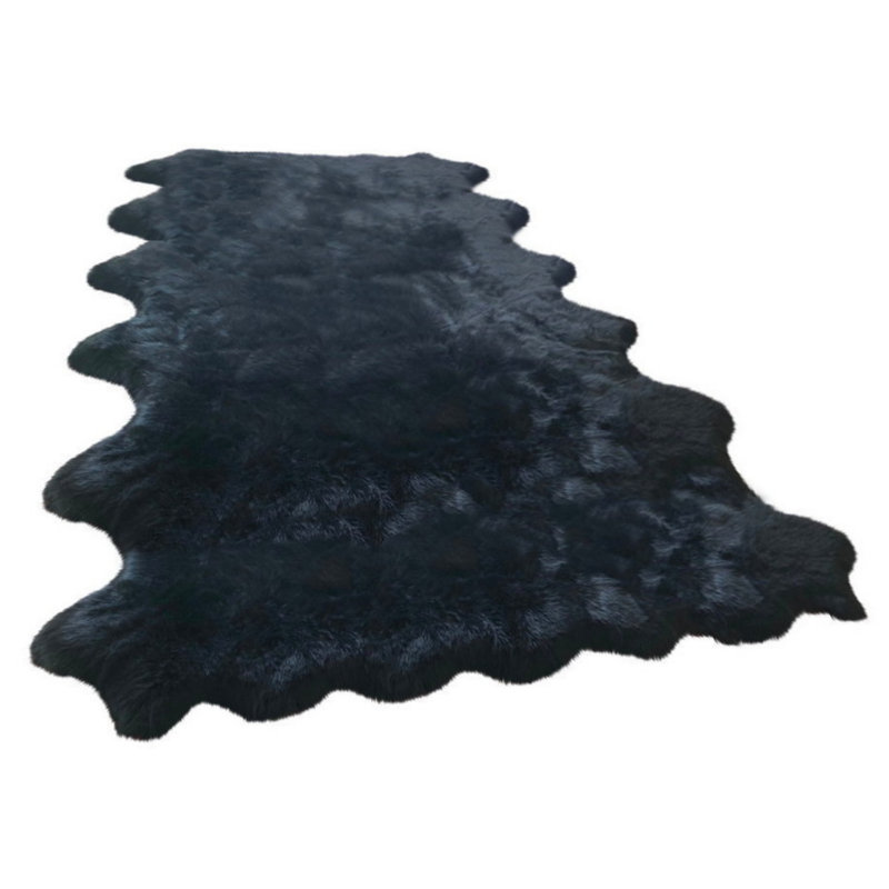 Tapis noir en peau de mouton Amaranta, Nouveauté 5 pi 5 po x 9 pi 2 po