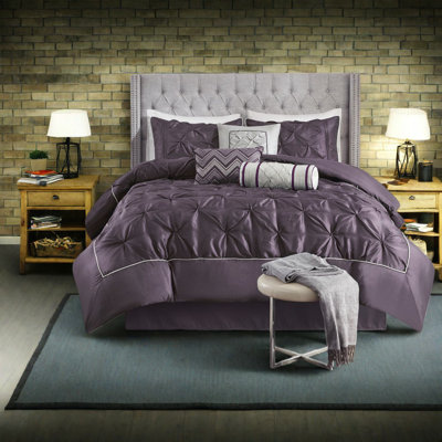 Ensemble de literie élégant en prune 7 pièces, en polyester de qualité supérieure, de conception moderne capitonnée pour les chambres confortables