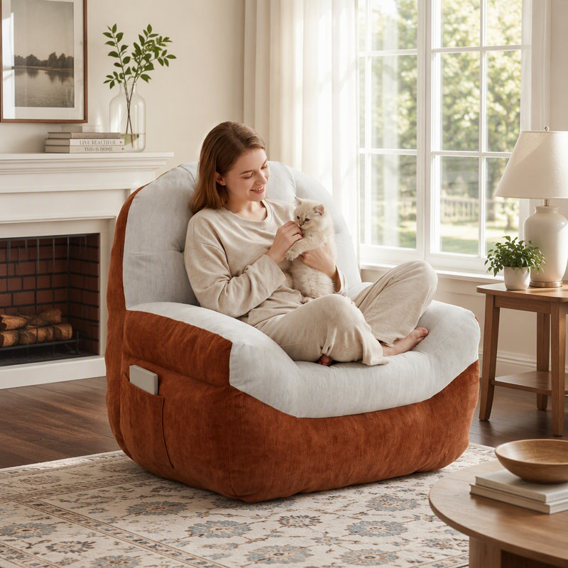 Canapé compact une place avec dossier enveloppant confortable et revêtement texturé doux pour une détente optimale.