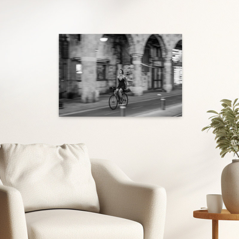 «Elegant Night Cycling Classic Dreamy Elegant Architecture City», reproduction d'art murale, 16" H x 24" W