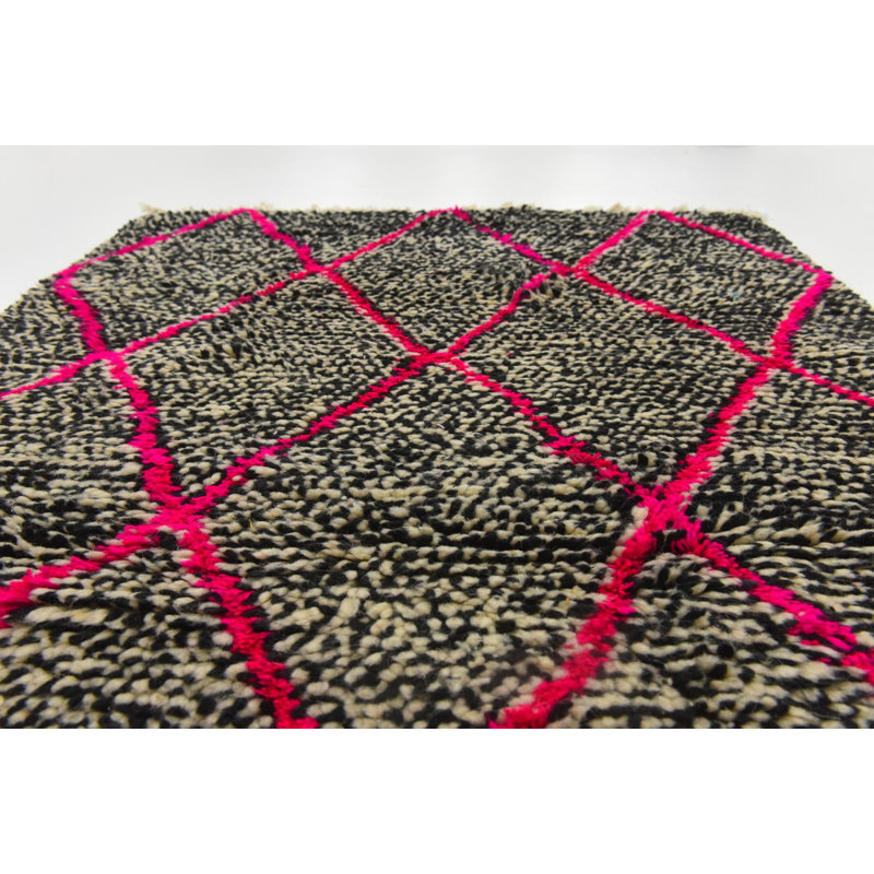 Tapis noir Kalmanovitz