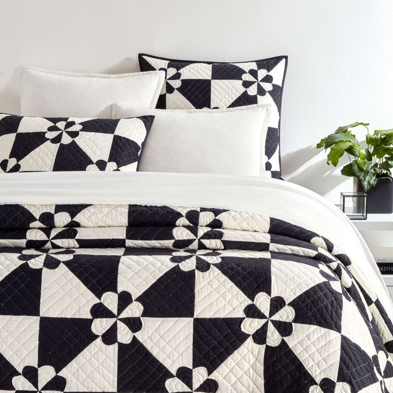Full/Queen Black and White Cotton Reversible Quilt