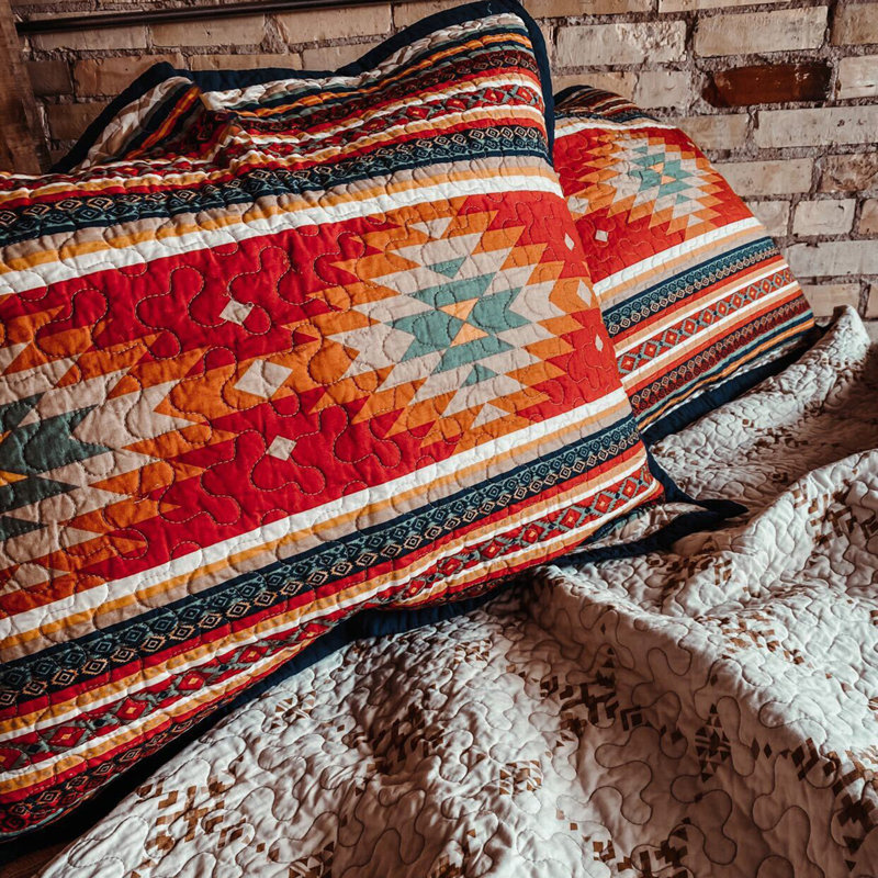 Del Sol Red/Orange/Tan Aztec Print Cotton Southwestern Style Reversible Quilt Set, King Quilt + 2 Shams