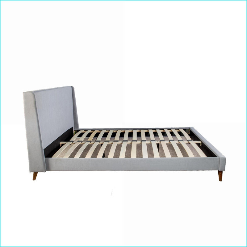 Ensemble de mobilier de chambre à coucher: grand lit tapissier avec tables de chevet 2 lumières noyer | Rembourré | Lits standard