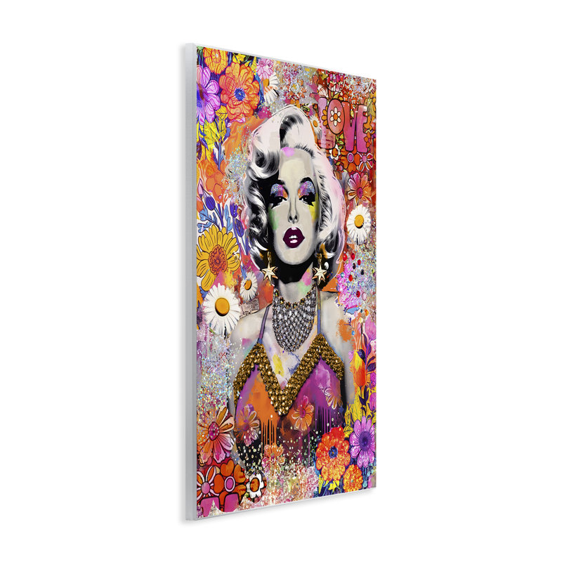 «Hippie Bedecked Marilyn» par Jess Stempel, H 15 po x l 10 po