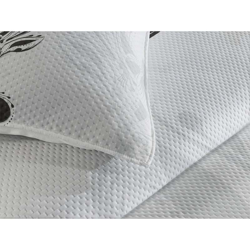 Rustic Polyester Coverlet, Queen Bedspread + 2 Shams