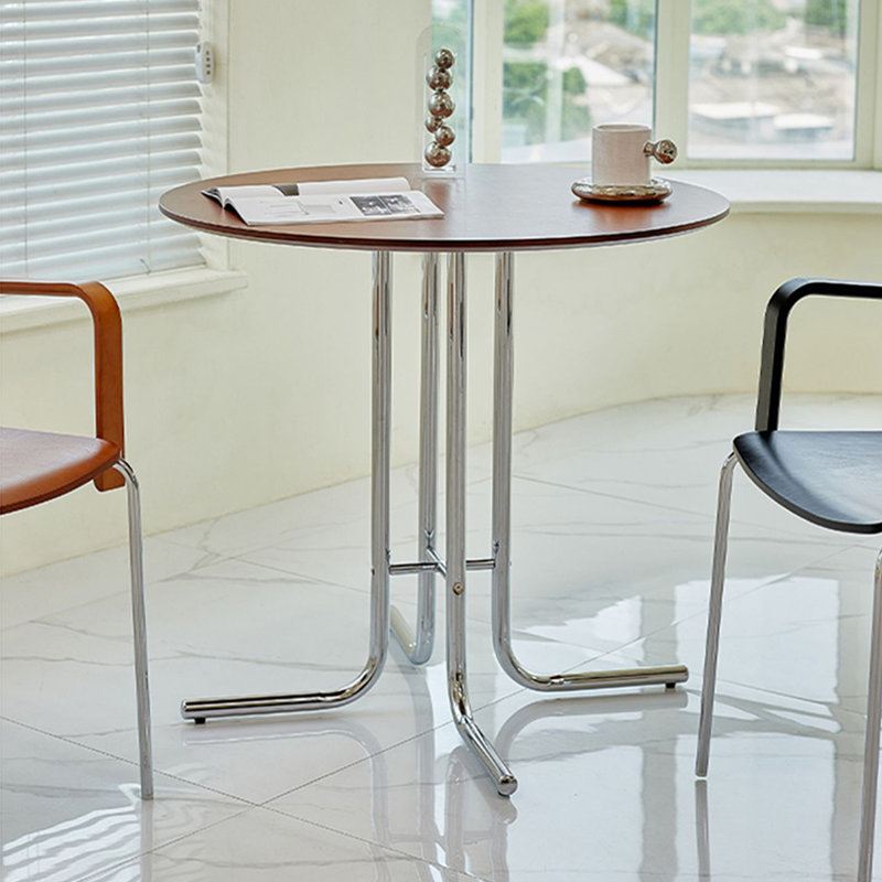 Table de salle à manger en noyer