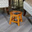 Marchepied en bois sculpté, papillons-562870932