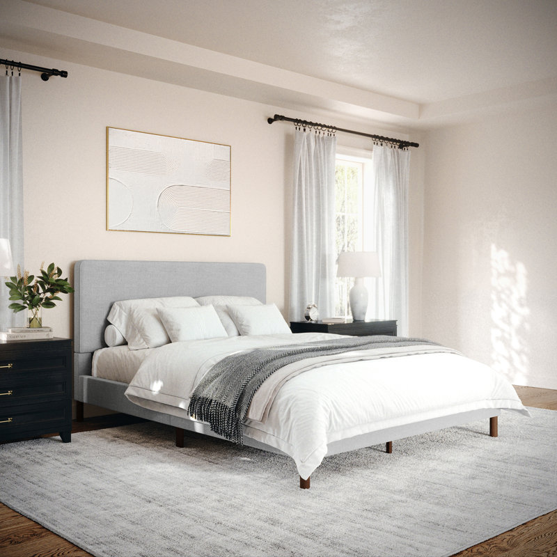Lit plateforme tapissier avec tête de lit passepoilée Martha Stewart Britta, Grand, Gris