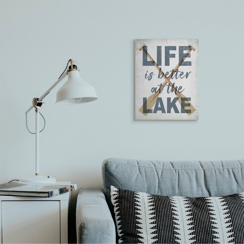 «Life is Better at the Lake» par Daphne Polselli - reproduction d'art textuel, H 20 po x l 16 po x P 1,5 po, Toile tendue