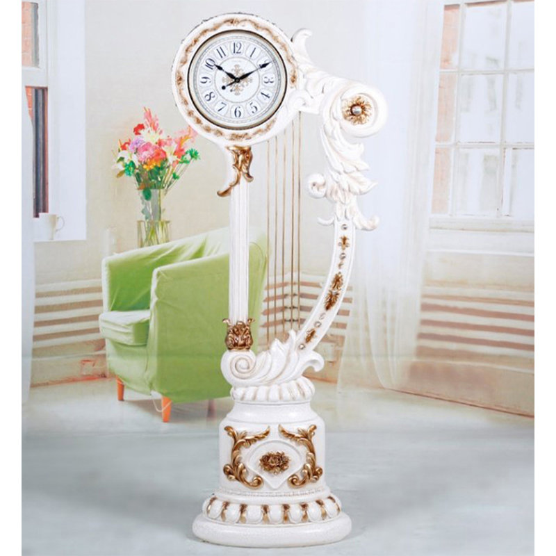 Horloge de plancher sculptée en résine