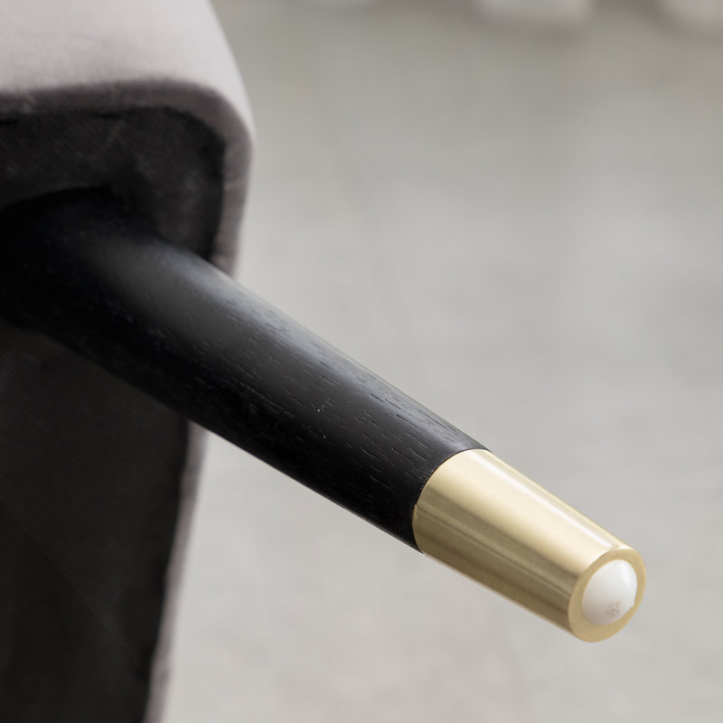 Fauteuil d'appoint contemporain en velours rembourré de mousse dense et au design unique, idéal pour améliorer le confort d'assise et l'esthétique de la pièce