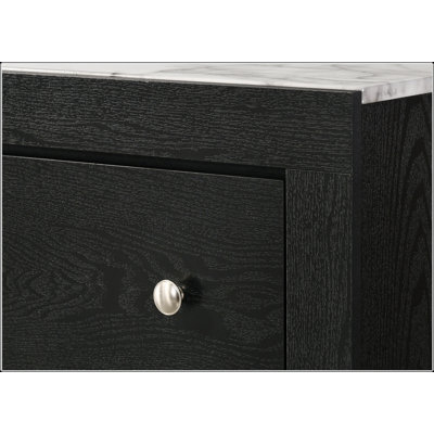 Commode haute contemporaine à 4 tiroirs avec plateau en faux marbre et finition noire contemporaine, parfaite pour les solutions de rangement élégantes.