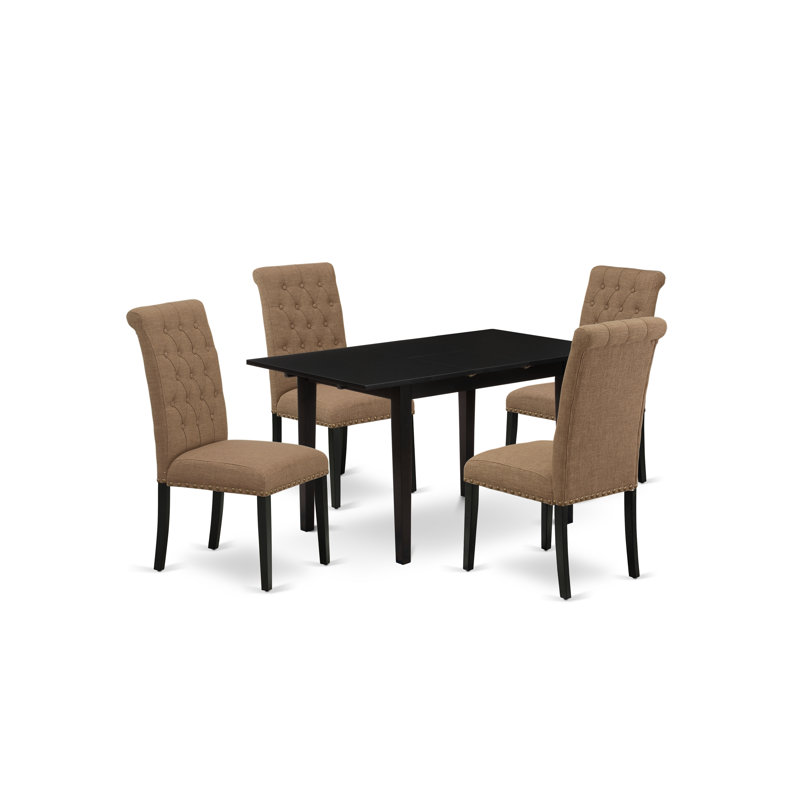 L'ensemble de cuisine 5 pièces pour 4 personnes comprend une table de salle à manger rectangulaire avec rallonge papillon et 4 chaises parsons en tissu de sable sable clair, noir