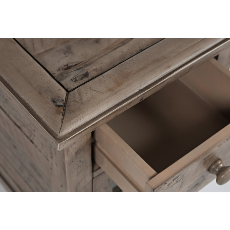 Table de bout en bois massif Knorr avec rangement et prises intégrées, Watch Hill
