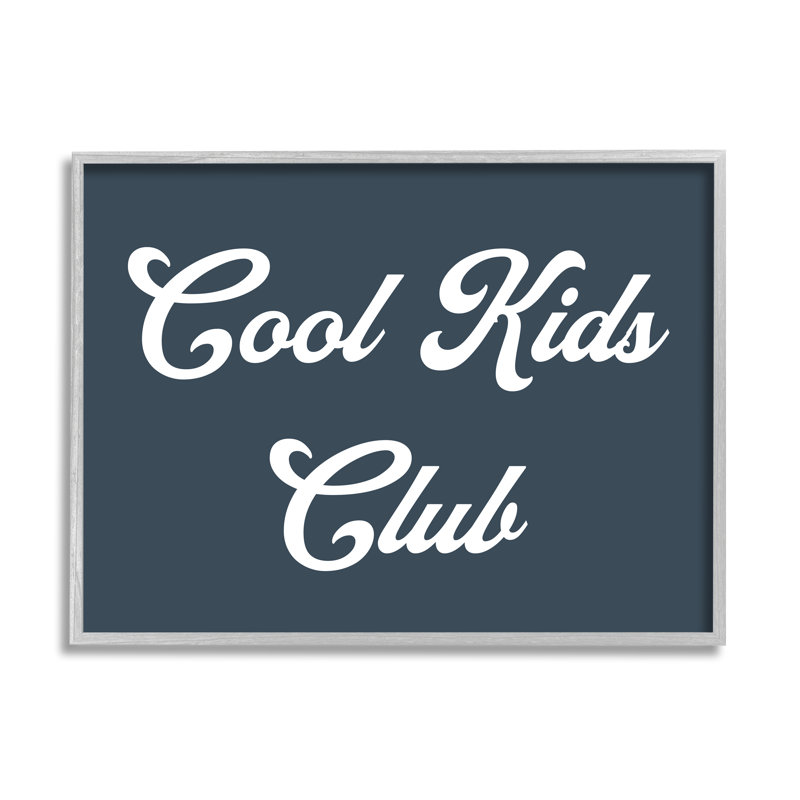 «Cool Kids Club», phrase rétro, typographie, bleu, blanc, ferme rustique, estampe numérique encadrée, art texturé par Daphne Polselli