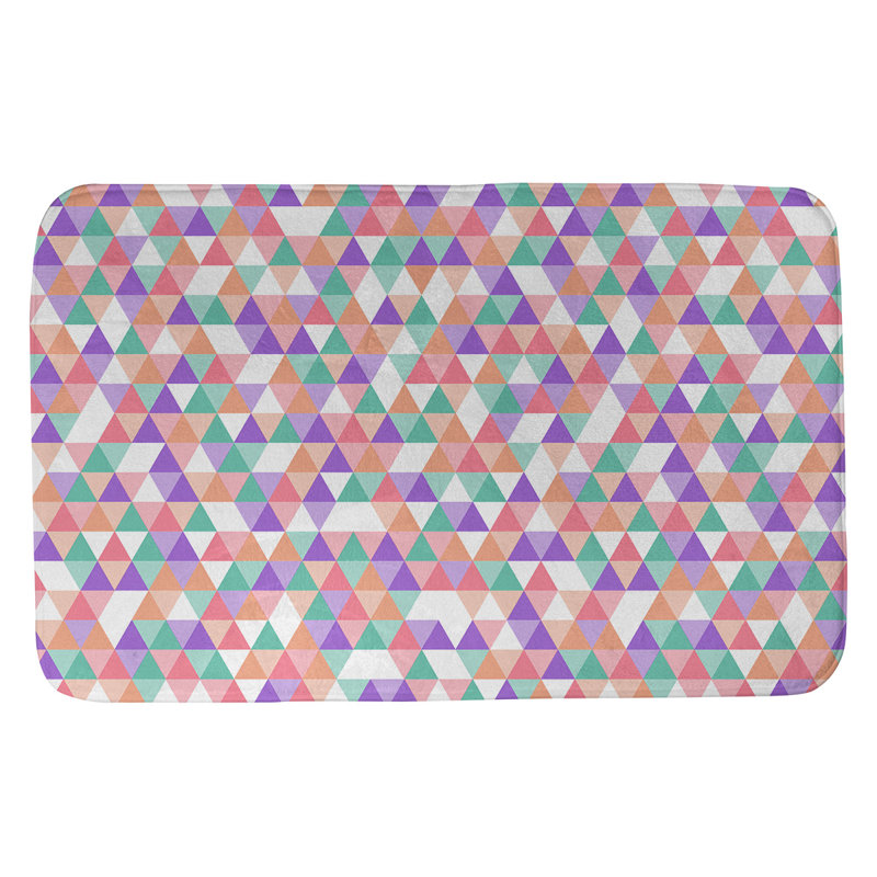 Tapis pour salle de bain triangle Kitterman, l 21 po x L 34 po, Rose / beige