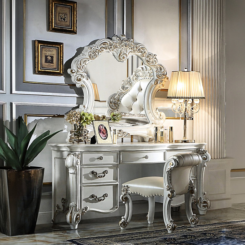 Tabouret de coiffeuse beige sans accoudoirs en tissu à motif uni, base de siège à volutes avec garniture cloutée, idéal pour la chambre à coucher, 28 po x 21 po, tabouret rectangulaire rembourré, sans accoudoirs, finition argent antique et bouton