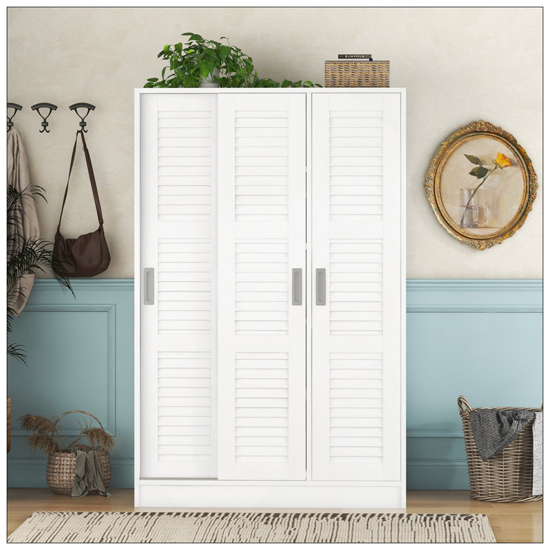 Armoire à 3 portes avec tablettes