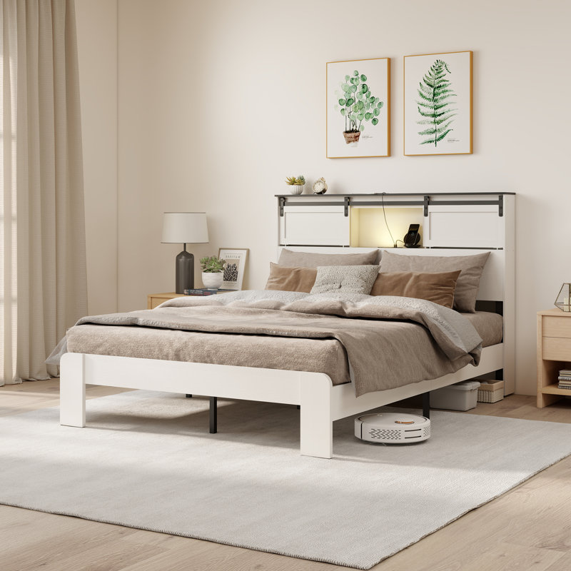 Lit Queen style ferme avec tête de lit de rangement, lit plateforme en bois avec station de recharge et lumière DEL, espace de rangement dissimulé, sommier non requis