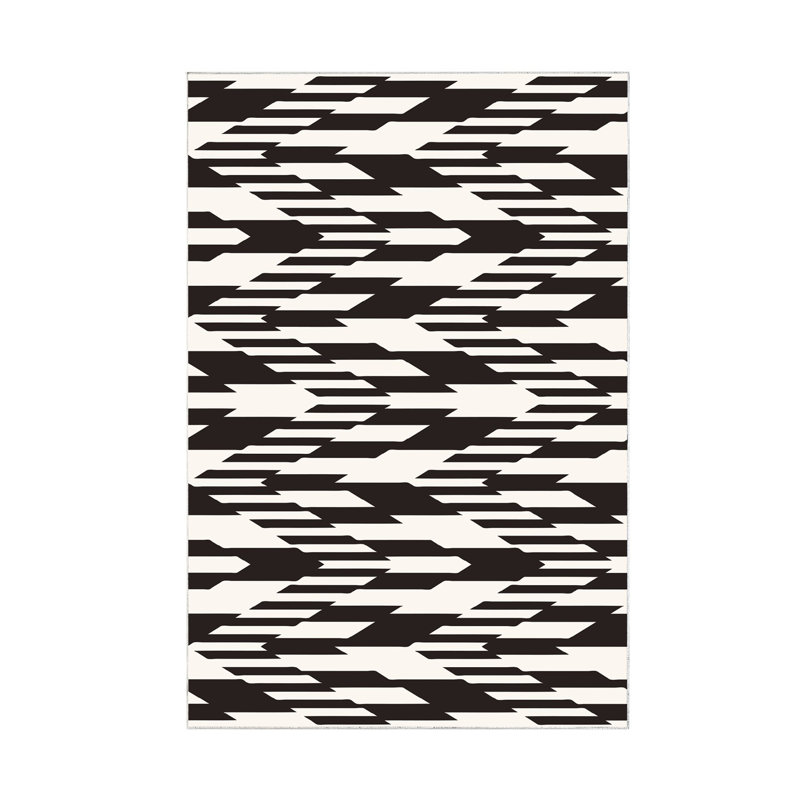 Tapis à chevrons en polyamide blanc / noir tissé à la machine, Rectangle 5 pi 3 po x 7 pi 7 po