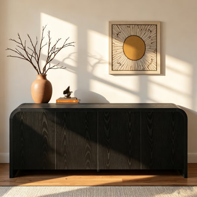 Le meuble télé Mid-Century à bord arrondi noir convient aux téléviseurs de 70 po ou moins, à la console média minimaliste en grain de bois de style campagnard avec de grandes armoires de rangement, des découpes pour câbles et des tablettes régla