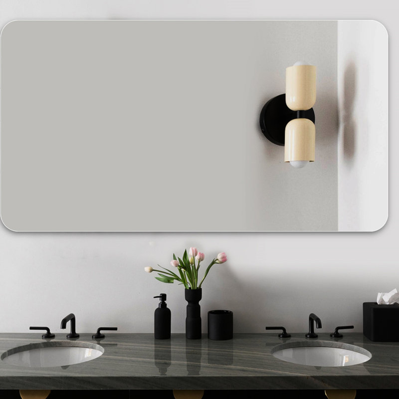 Miroir de salle de bain - brouillard, imperméable. Avec coins arrondis R50. 5 mm argent pour disque dur à l'épreuve du verre. Options de montage horizontal / vertical. 29,59 po de largeur. 40,53 po de profondeur 0,59 po de haut. Mur de 21,49 lb