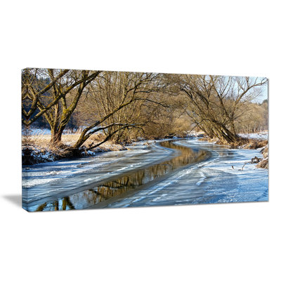 «Blue Sunny Day in Winter Landscape», reproduction de photo sur toile tendue encadrée