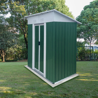 Remise de rangement extérieure verte 5 pi x 3 pi avec toit en terrasse, cadre en alliage d'aluminium et porte coulissante - Toit en terrasse pour la résistance au vent, panneaux superposés Étanche / résistant à l'humidité / aux rayons UV, ventilé, étiqueté Facile à installer - Rangement extérieur