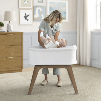 Aero Smart Auto Glide Bassinet With Cry Detection And Response - Bluetooth Wireless Technology, Features FSC-Certified Wood, Organic GOTS Certified Performance Fabric Exterior - Includes Water-Resistant Mattress Pad & Pureair Breathable Mesh Fitted Sheet
