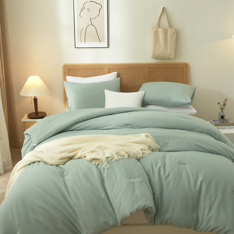3-Piece 90g Lightweight All-season Microfiber Comforter Set, Queen Comforter + 2 Standard Shams, Light Green