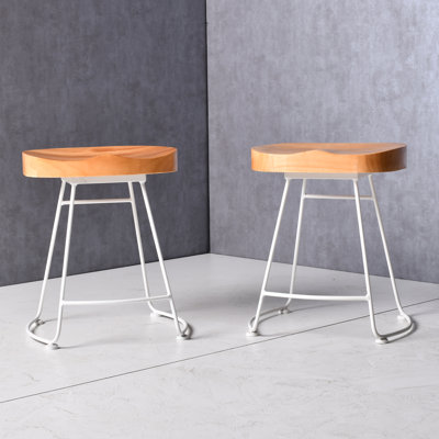 Tabouret court en bois massif 18,5 po Underclift