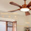 Ventilateur de plafond 52 po à 5 pales en bois avec lumière, télécommande APP et moteur CC réversible-132784183
