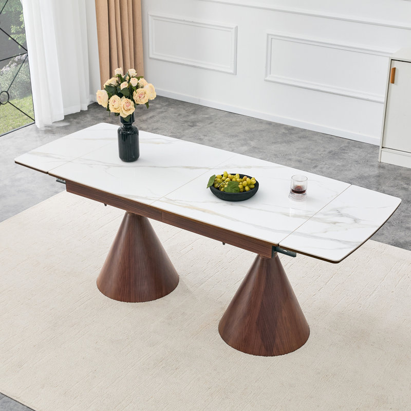 Table de salle à manger extensible avec plateau en pierre: plateau de table en marbre blanc avec pieds fuselés en métal. Une table de salle à manger rectangulaire d'inspiration moderne et luxueuse pour la maison, pouvant accueillir de 4 à 8 personnes.