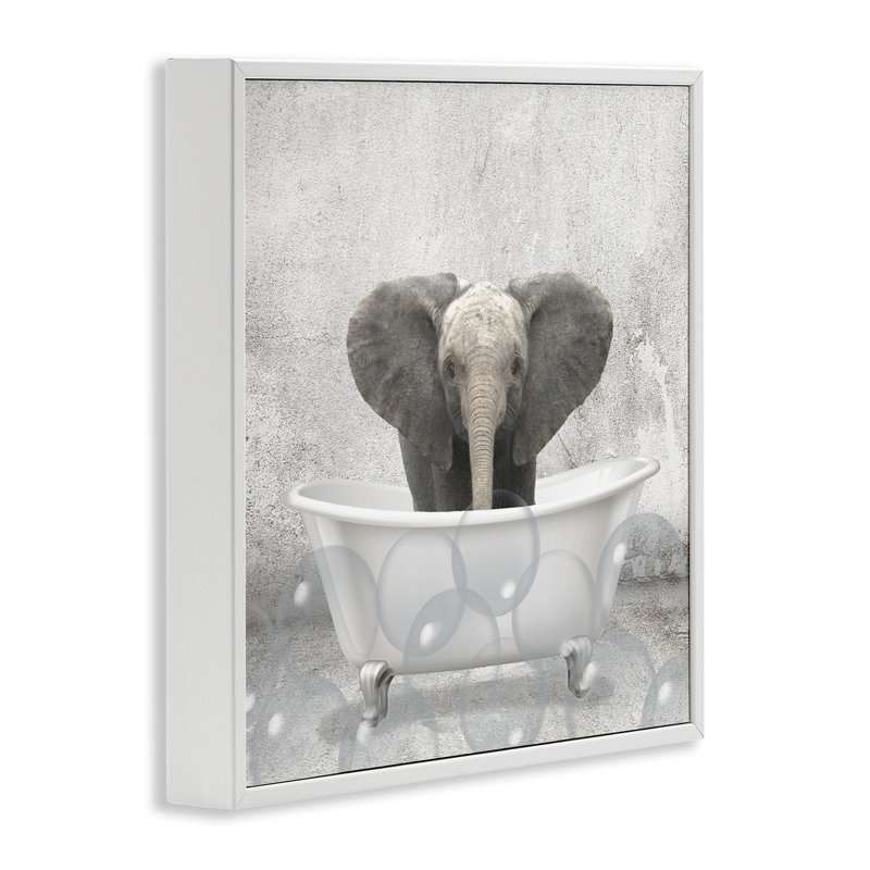 Bébé éléphant à l'heure du bain, Giclée encadrée blanc bord de mer, H 24 po x l 24 po